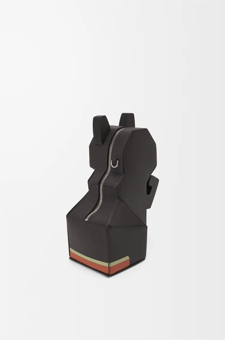 LOEWE Bolso Futurist Cat clutch en piel de ternera Topo